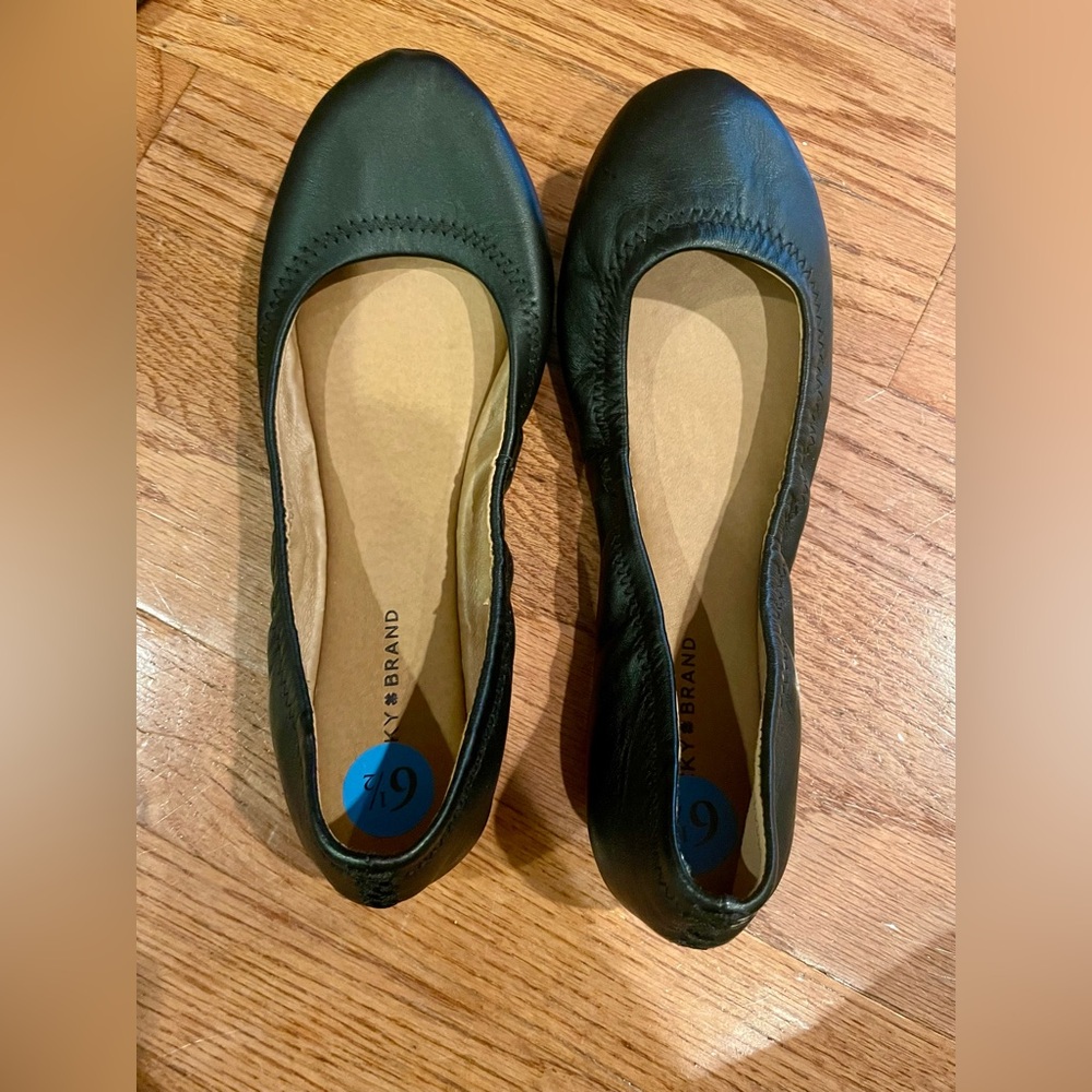 Black Women's Flats